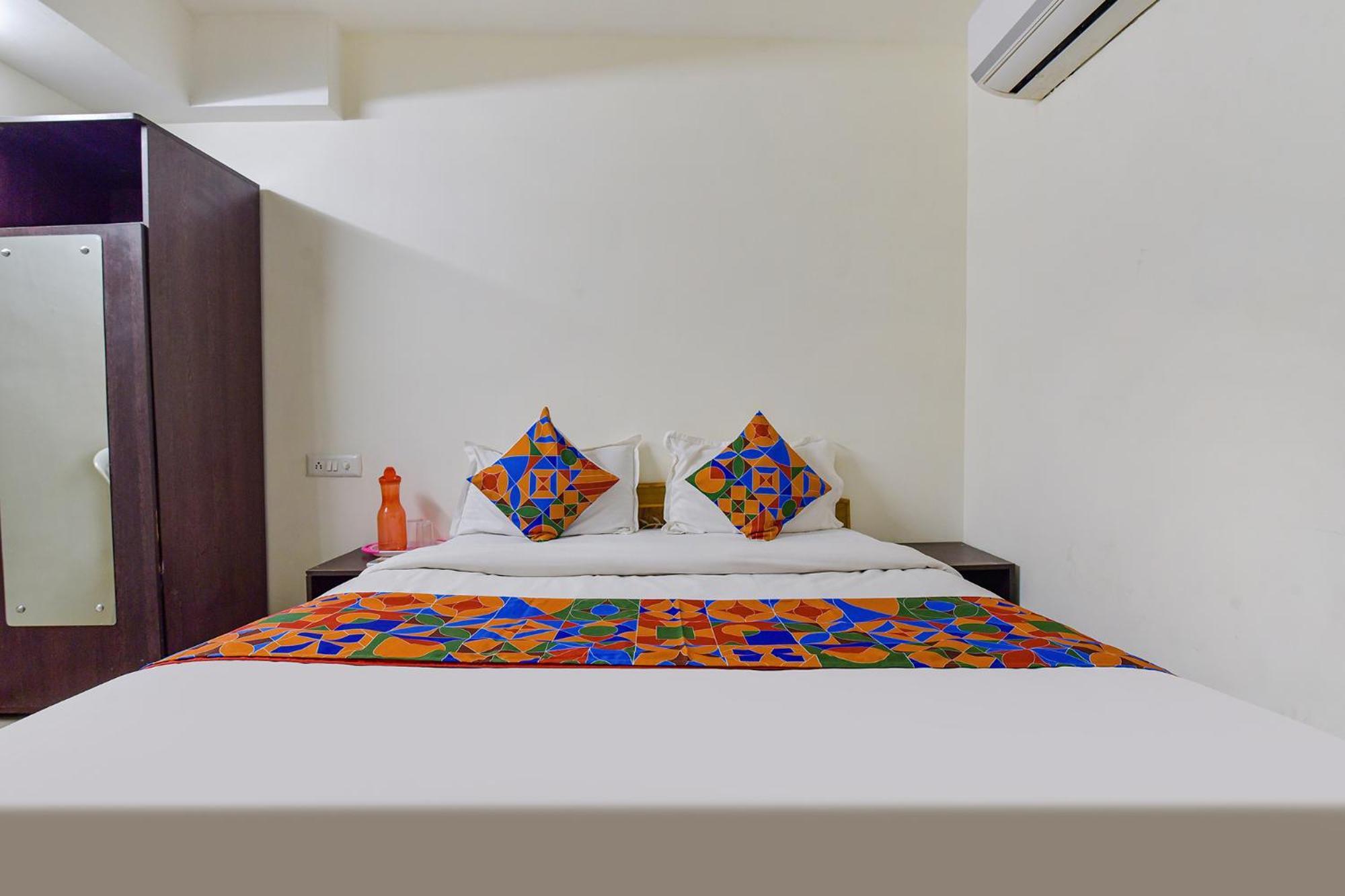 Hotel O Himalaya Inn Ahmedabad Extérieur photo
