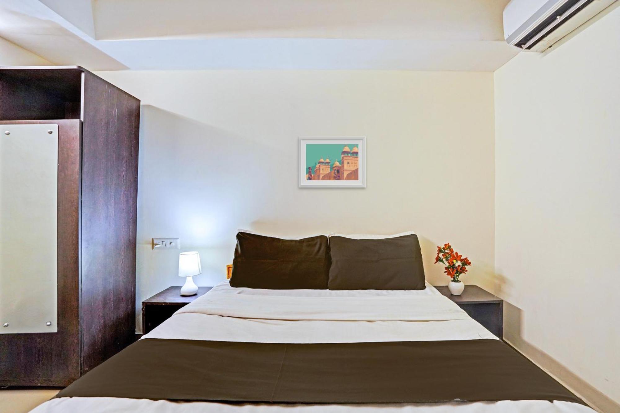 Hotel O Himalaya Inn Ahmedabad Extérieur photo
